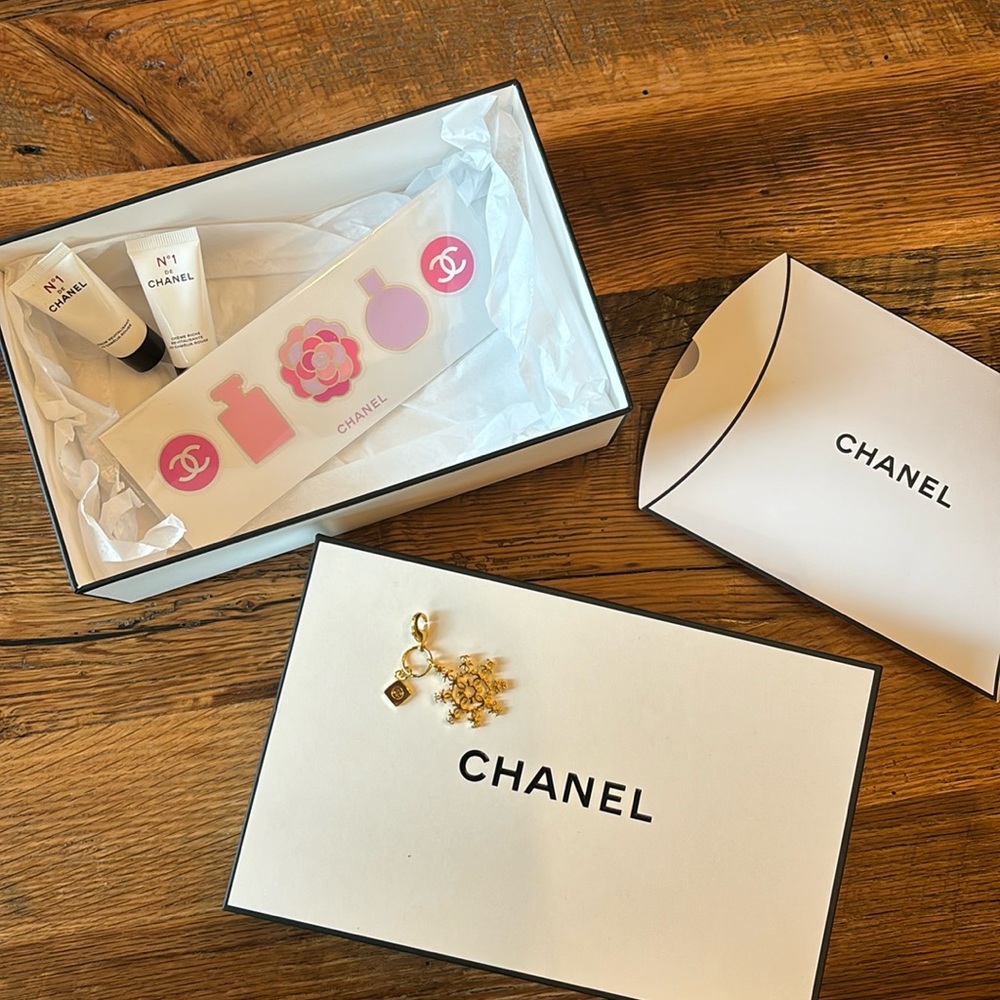 Chanel Limited Edition Holiday 2024 Snowflake Charm, box, stickers and samples